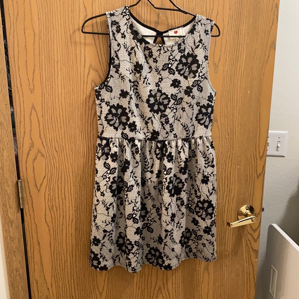 L black and white sleeveless dress with floral design.